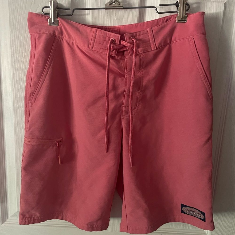 Vineyard Vines men’s salmon colored board shorts W28 inseam 9”